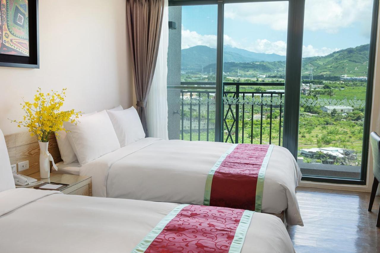 Naruwan Galaxy Place Taitung Bagian luar foto