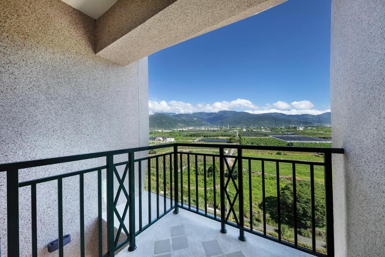 Naruwan Galaxy Place Taitung Bagian luar foto